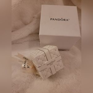 PANDORA Present Ornament